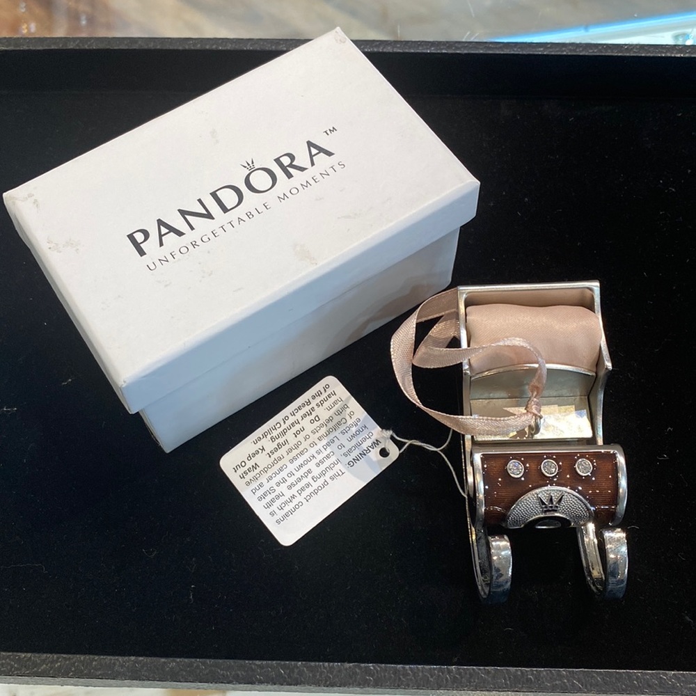 PANDORA NIB Unforgettable Moments 2010 SLEIGH ORNAMENT